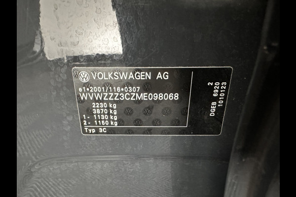Volkswagen Passat 1.4 TSI PHEV GTE Business (INCL-BTW) Aut. *FULL-LED | DIGI-COCKPIT | ADAPTIVE-CRUISE | NAVI-FULLMAP | KEYLESS | DAB+ | COMFORT-SEATS | SHIFTPADDLES | PRIVACY-GLASS | PDC | CAMERA | CARPLAY | 17''ALU*