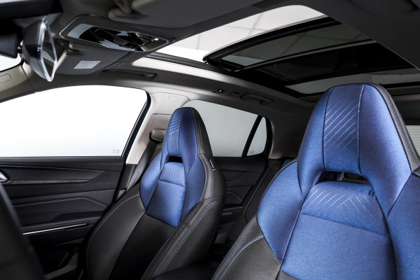 Lynk & Co 01 1.5 PHEV 261PK MY22 | Black Pakket | 360 Camera | 7.4 kWh Boordlader | S/K-panodak | Adapt. Cruise | Memory | Elek. klep | LM 20" | 6298