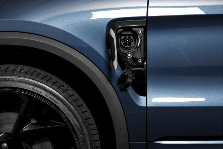 Lynk & Co 01 1.5 PHEV 261PK MY22 | Black Pakket | 360 Camera | 7.4 kWh Boordlader | S/K-panodak | Adapt. Cruise | Memory | Elek. klep | LM 20" | 6298