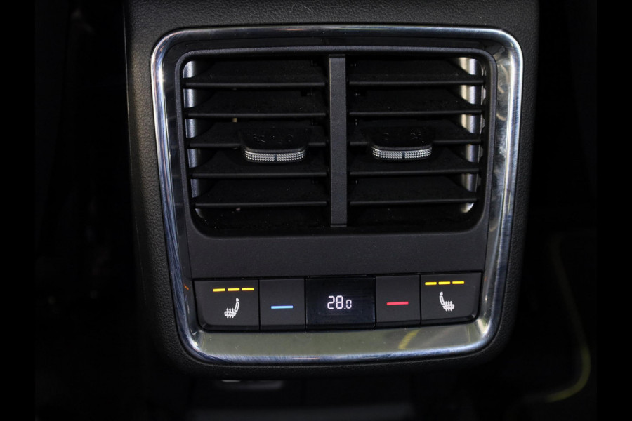 Škoda ENYAQ Coupé iV 80 RS 299pk | Panoramadak | Elektrisch verstelbare stoelen met geheugen | Verwarmbare voorstoelen en achterbank |