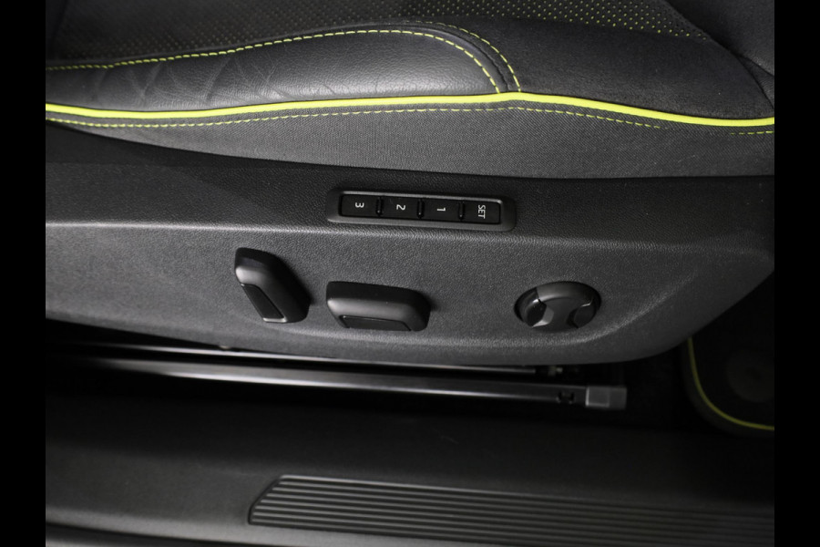 Škoda ENYAQ Coupé iV 80 RS 299pk | Panoramadak | Elektrisch verstelbare stoelen met geheugen | Verwarmbare voorstoelen en achterbank |
