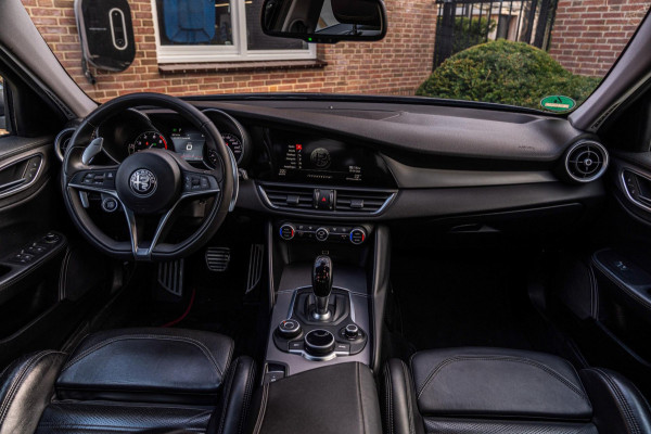 Alfa Romeo Giulia 2.0 T 280pk AWD Veloce Adaptive Camera Leder Stoel/Stuurverw. 19''
