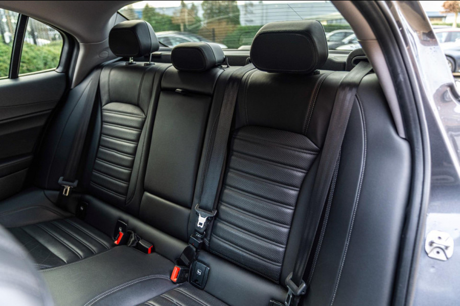 Alfa Romeo Giulia 2.0 T 280pk AWD Veloce Adaptive Camera Leder Stoel/Stuurverw. 19''