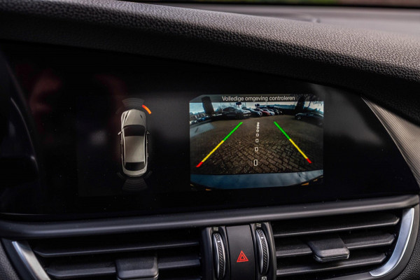 Alfa Romeo Giulia 2.0 T 280pk AWD Veloce Adaptive Camera Leder Stoel/Stuurverw. 19''