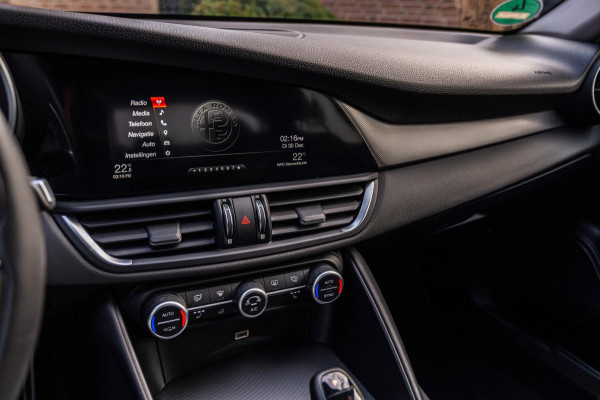 Alfa Romeo Giulia 2.0 T 280pk AWD Veloce Adaptive Camera Leder Stoel/Stuurverw. 19''