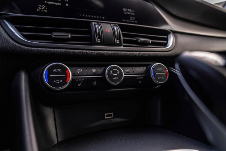 Alfa Romeo Giulia 2.0 T 280pk AWD Veloce Adaptive Camera Leder Stoel/Stuurverw. 19''