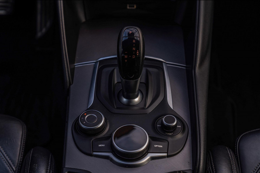 Alfa Romeo Giulia 2.0 T 280pk AWD Veloce Adaptive Camera Leder Stoel/Stuurverw. 19''