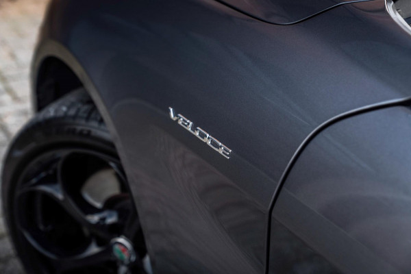 Alfa Romeo Giulia 2.0 T 280pk AWD Veloce Adaptive Camera Leder Stoel/Stuurverw. 19''