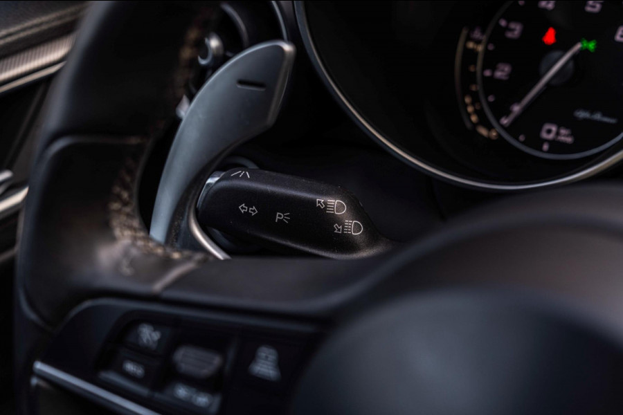 Alfa Romeo Giulia 2.0 T 280pk AWD Veloce Adaptive Camera Leder Stoel/Stuurverw. 19''