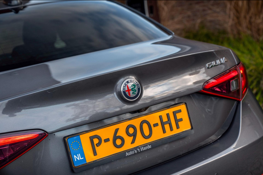 Alfa Romeo Giulia 2.0 T 280pk AWD Veloce Adaptive Camera Leder Stoel/Stuurverw. 19''