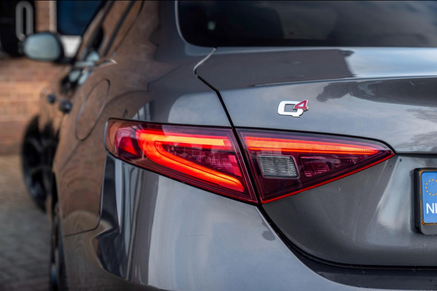 Alfa Romeo Giulia 2.0 T 280pk AWD Veloce Adaptive Camera Leder Stoel/Stuurverw. 19''