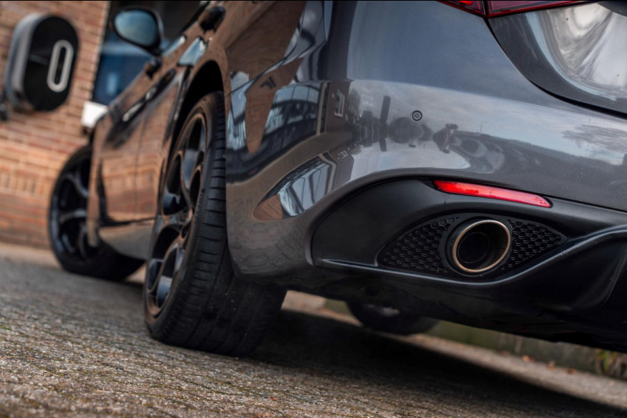 Alfa Romeo Giulia 2.0 T 280pk AWD Veloce Adaptive Camera Leder Stoel/Stuurverw. 19''