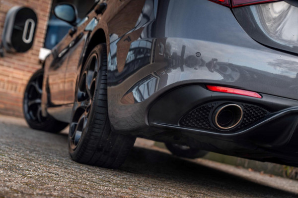 Alfa Romeo Giulia 2.0 T 280pk AWD Veloce Adaptive Camera Leder Stoel/Stuurverw. 19''