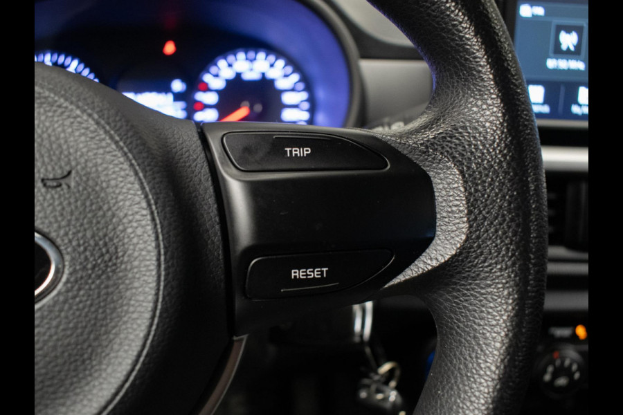 Kia Picanto 1.0 MPi BLACK/PACK (APPLECAR PLAY,NAVI,LED,SPORTSTOELEN,AIRCO,BLACK,NETTESTAAT)