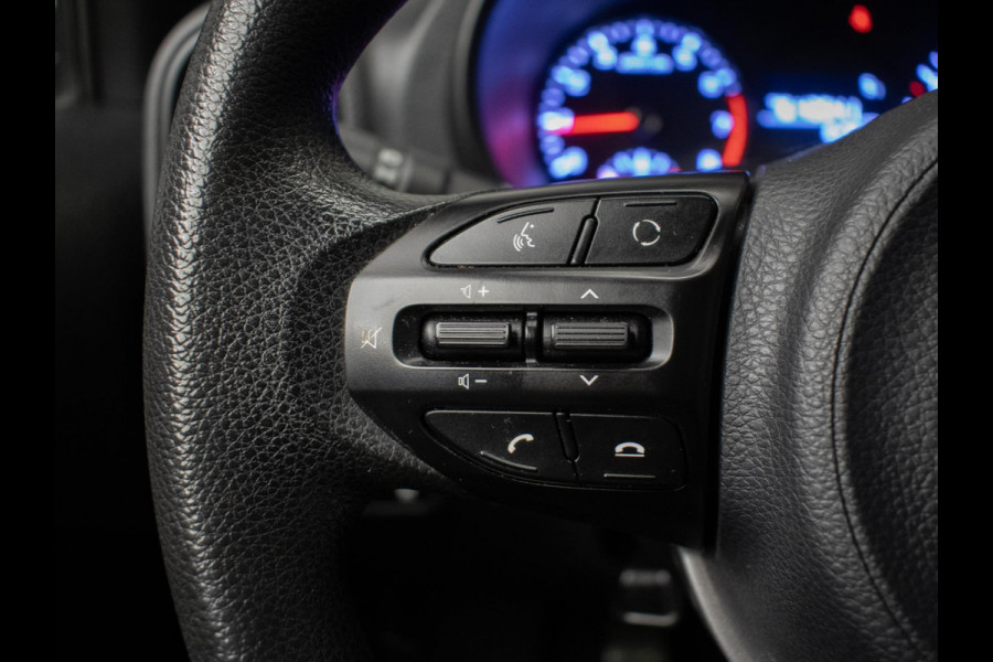 Kia Picanto 1.0 MPi BLACK/PACK (APPLECAR PLAY,NAVI,LED,SPORTSTOELEN,AIRCO,BLACK,NETTESTAAT)
