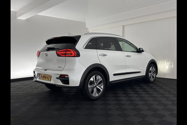Kia e-Niro ExecutiveLine 64 kWh [ 3-Fase ] {SOH-100%} (INCL-BTW)  Aut.*LEATHER | FULL-LED | NAVI-FULLMAP | ADAPTIVE-CRUISE | CAMERA | MEMORY-PACK | LANE-ASSIST | KEYLESS | DIGI-COCKPIT | PRIVACY-GLASS | 17"ALU*