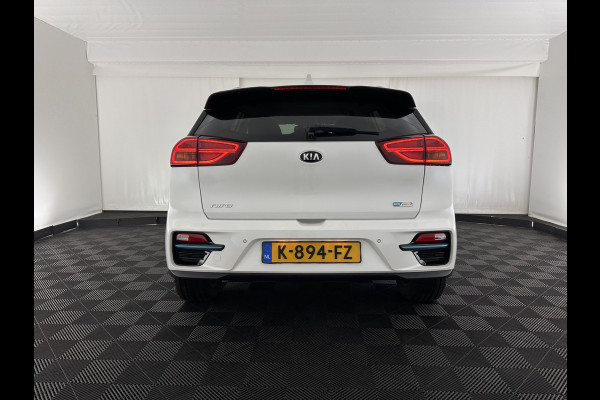 Kia e-Niro ExecutiveLine 64 kWh [ 3-Fase ] {SOH-100%} (INCL-BTW)  Aut.*LEATHER | FULL-LED | NAVI-FULLMAP | ADAPTIVE-CRUISE | CAMERA | MEMORY-PACK | LANE-ASSIST | KEYLESS | DIGI-COCKPIT | PRIVACY-GLASS | 17"ALU*