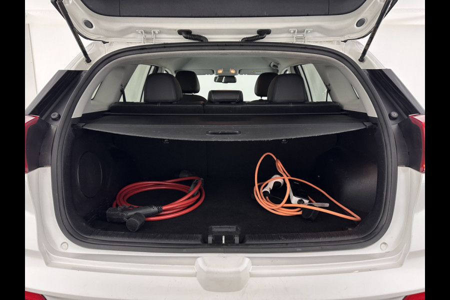 Kia e-Niro ExecutiveLine 64 kWh [ 3-Fase ] {SOH-100%} (INCL-BTW)  Aut.*LEATHER | FULL-LED | NAVI-FULLMAP | ADAPTIVE-CRUISE | CAMERA | MEMORY-PACK | LANE-ASSIST | KEYLESS | DIGI-COCKPIT | PRIVACY-GLASS | 17"ALU*