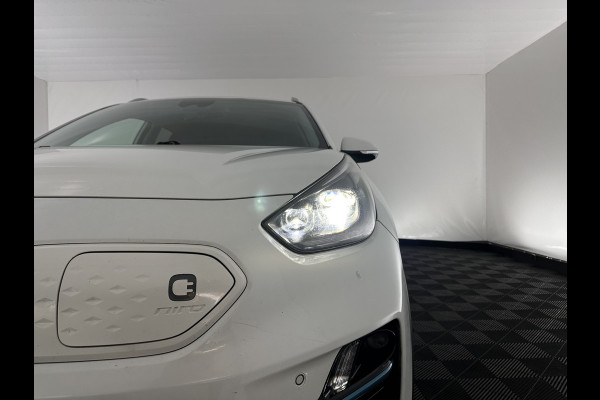 Kia e-Niro ExecutiveLine 64 kWh [ 3-Fase ] {SOH-100%} (INCL-BTW)  Aut.*LEATHER | FULL-LED | NAVI-FULLMAP | ADAPTIVE-CRUISE | CAMERA | MEMORY-PACK | LANE-ASSIST | KEYLESS | DIGI-COCKPIT | PRIVACY-GLASS | 17"ALU*
