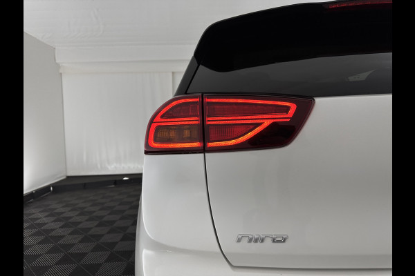 Kia e-Niro ExecutiveLine 64 kWh [ 3-Fase ] {SOH-100%} (INCL-BTW)  Aut.*LEATHER | FULL-LED | NAVI-FULLMAP | ADAPTIVE-CRUISE | CAMERA | MEMORY-PACK | LANE-ASSIST | KEYLESS | DIGI-COCKPIT | PRIVACY-GLASS | 17"ALU*