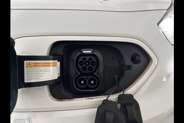 Kia e-Niro ExecutiveLine 64 kWh [ 3-Fase ] {SOH-100%} (INCL-BTW)  Aut.*LEATHER | FULL-LED | NAVI-FULLMAP | ADAPTIVE-CRUISE | CAMERA | MEMORY-PACK | LANE-ASSIST | KEYLESS | DIGI-COCKPIT | PRIVACY-GLASS | 17"ALU*