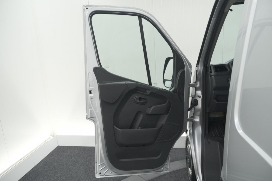 Opel Movano 2.3 Turbo L2H2 DC | Trekhaak | Camera | Navigatie | Climate Control