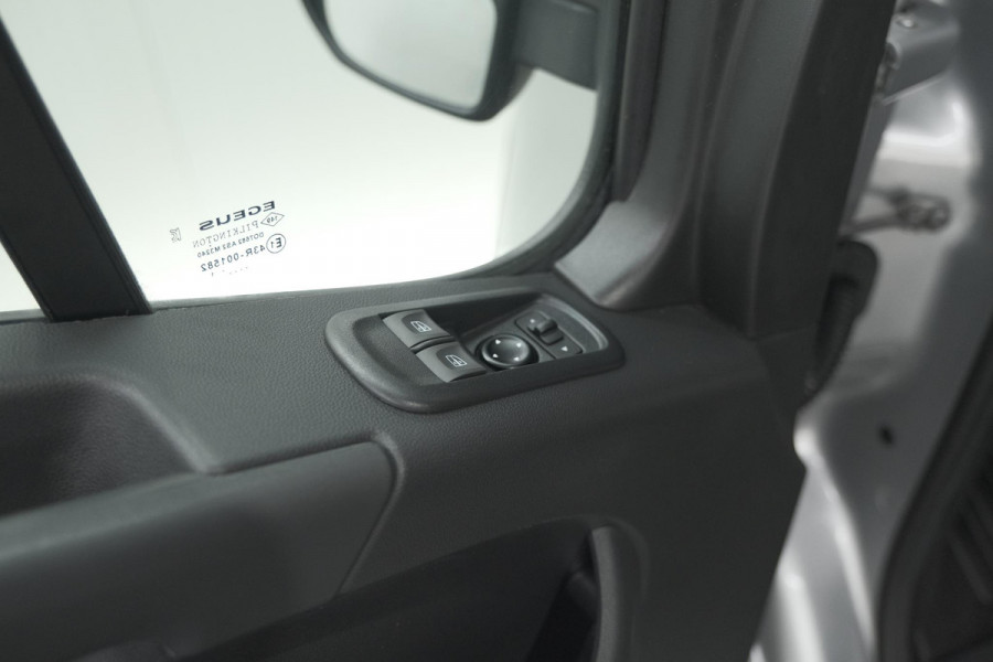 Opel Movano 2.3 Turbo L2H2 DC | Trekhaak | Camera | Navigatie | Climate Control