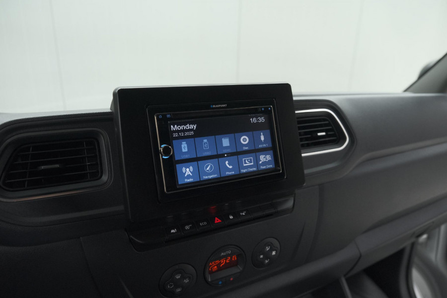 Opel Movano 2.3 Turbo L2H2 DC | Trekhaak | Camera | Navigatie | Climate Control