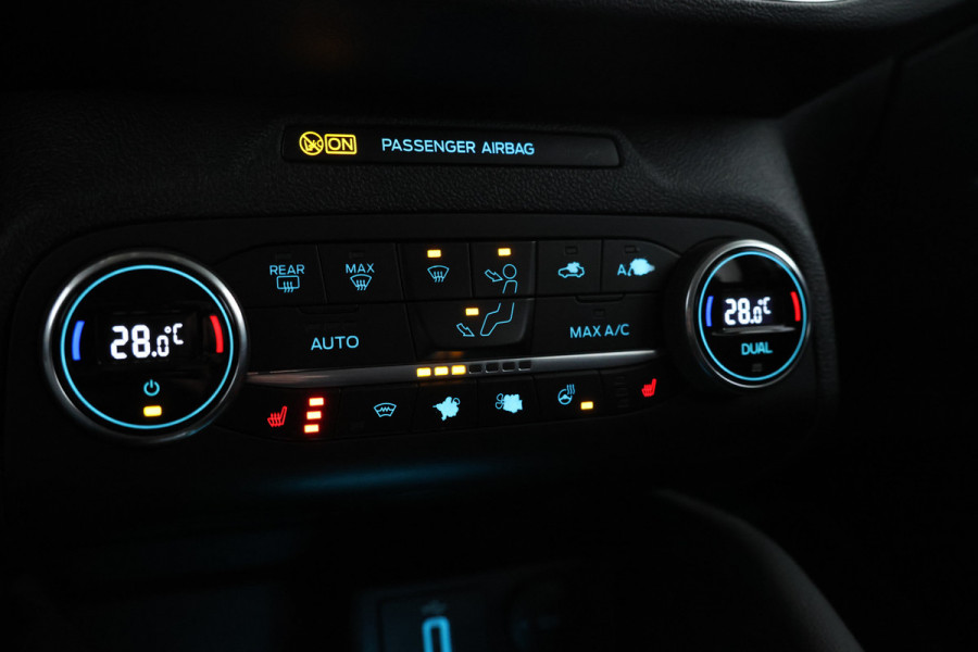 Ford FOCUS Wagon 1.5 EcoBlue Titanium Business Automaat, Navigatie, Climate,