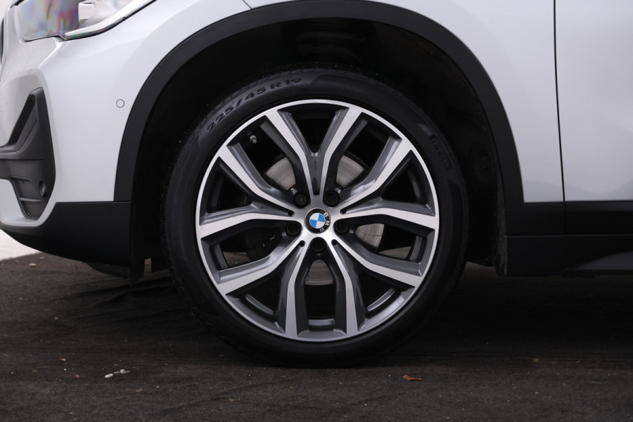 BMW X1 sDrive18d High Executive Automaat, Panorama dak, Navigatie