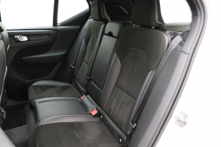 Volvo XC40 Recharge P8 AWD R-Design Two-Tone, Panoramadak, Apple Carplay, Pilot Assist, Trekhaak, 20"