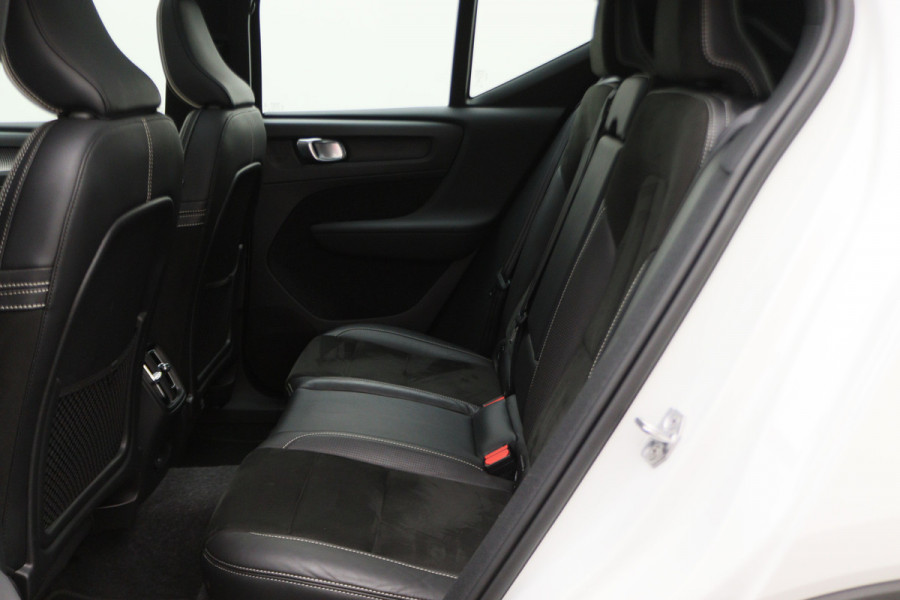 Volvo XC40 Recharge P8 AWD R-Design Two-Tone, Panoramadak, Apple Carplay, Pilot Assist, Trekhaak, 20"