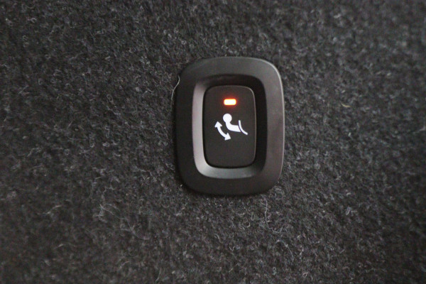 Volvo XC40 Recharge P8 AWD R-Design Two-Tone, Panoramadak, Apple Carplay, Pilot Assist, Trekhaak, 20"