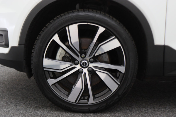 Volvo XC40 Recharge P8 AWD R-Design Two-Tone, Panoramadak, Apple Carplay, Pilot Assist, Trekhaak, 20"