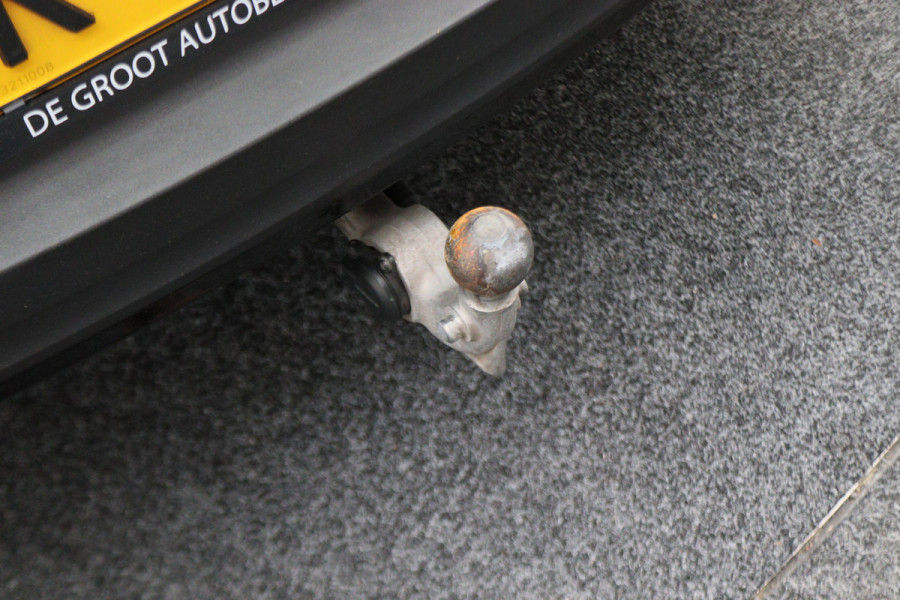 Volvo XC40 Recharge P8 AWD R-Design Two-Tone, Panoramadak, Apple Carplay, Pilot Assist, Trekhaak, 20"