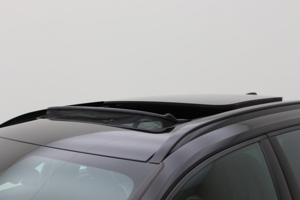 Volvo XC40 Recharge P8 AWD R-Design Two-Tone, Panoramadak, Apple Carplay, Pilot Assist, Trekhaak, 20"