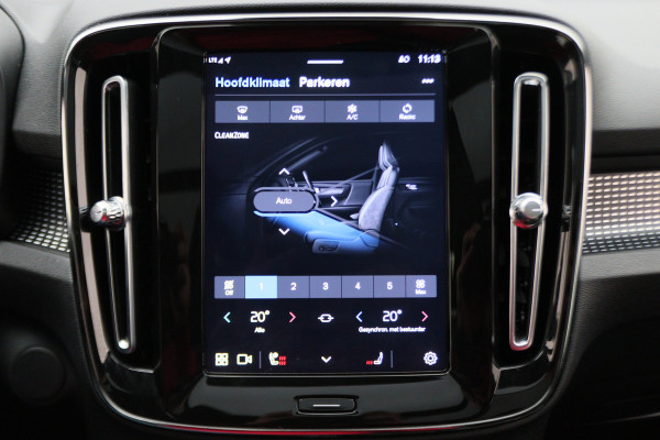 Volvo XC40 Recharge P8 AWD R-Design Two-Tone, Panoramadak, Apple Carplay, Pilot Assist, Trekhaak, 20"