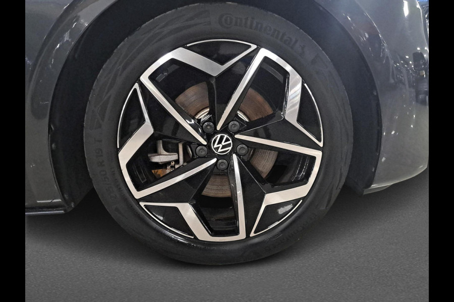 Volkswagen ID.3 First Plus 58 kWh Incl. Stoel en stuurverwarming | Apple Carplay/Android Auto | Navigatie