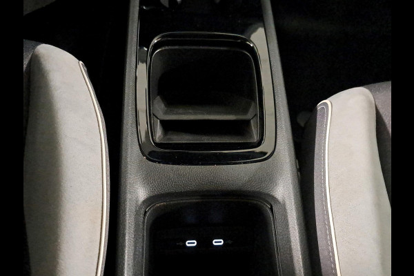Volkswagen ID.3 First Plus 58 kWh Incl. Stoel en stuurverwarming | Apple Carplay/Android Auto | Navigatie