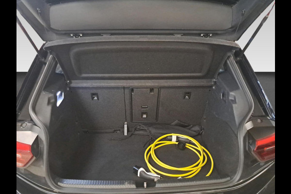 Volkswagen ID.3 First Plus 58 kWh Incl. Stoel en stuurverwarming | Apple Carplay/Android Auto | Navigatie
