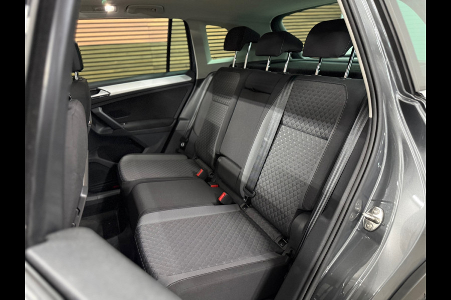 Volkswagen Tiguan 2.0 TSI 4Motion Highline R-Line | Panoramadak | PDC voor + achter | Elekt. Trekhaak