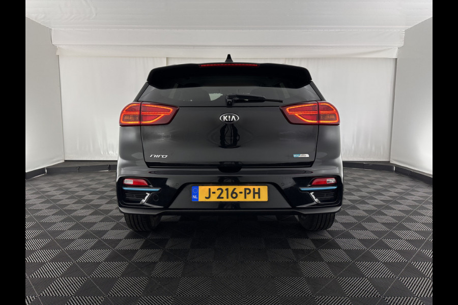 Kia e-Niro ExecutiveLine 64 kWh [ 3-Fase ] {SOH-100%} (INCL.BTW) Aut.*LEATHER | FULL-LED | NAVI-FULLMAP | ADAPTIVE-CRUISE | CAMERA | MEMORY-PACK | LANE-ASSIST | KEYLESS | DIGI-COCKPIT | PRIVACY-GLASS | 17"ALU*