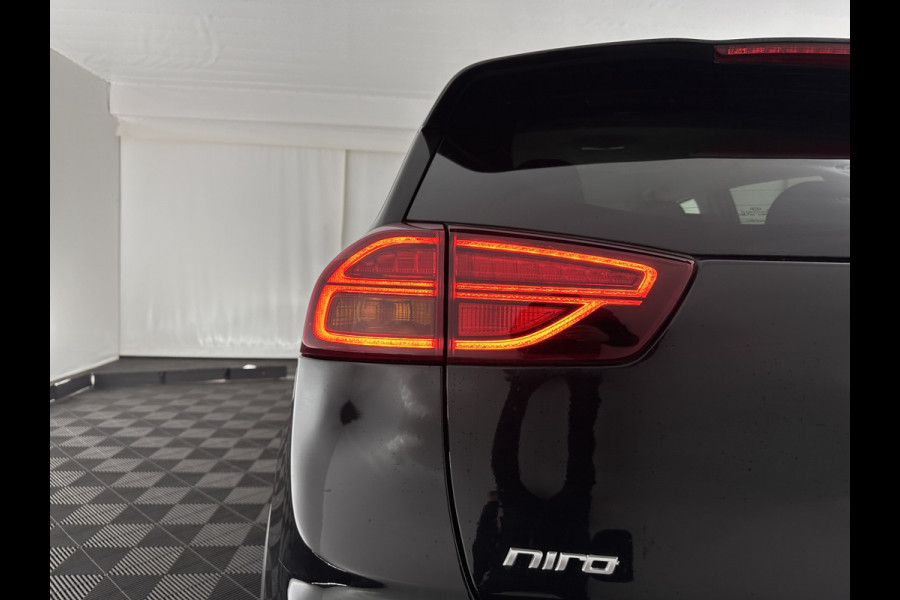 Kia e-Niro ExecutiveLine 64 kWh [ 3-Fase ] {SOH-100%} (INCL.BTW) Aut.*LEATHER | FULL-LED | NAVI-FULLMAP | ADAPTIVE-CRUISE | CAMERA | MEMORY-PACK | LANE-ASSIST | KEYLESS | DIGI-COCKPIT | PRIVACY-GLASS | 17"ALU*