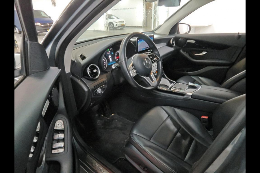 Mercedes-Benz GLC 200 Automaat | LED verlichting | Stoelverwarming | Trekhaak afneembaar | Climate & cruise control | Navigatiesysteem | Achteruit