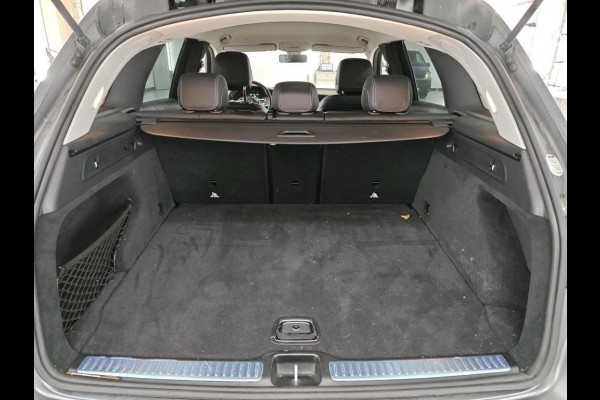 Mercedes-Benz GLC 200 Automaat | LED verlichting | Stoelverwarming | Trekhaak afneembaar | Climate & cruise control | Navigatiesysteem | Achteruit