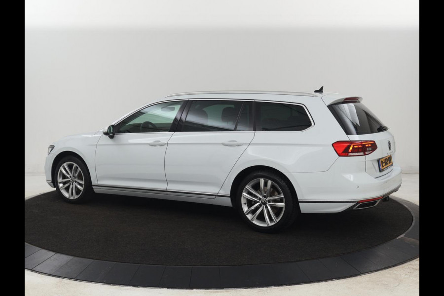 Volkswagen Passat 1.5 TSI Comfort Business | Stoelverwarming | Leder/Alcantara | Trekhaak | Adaptive cruise | Navigatie | Full LED | Parkeerhulp | Climate control | Bluetooth