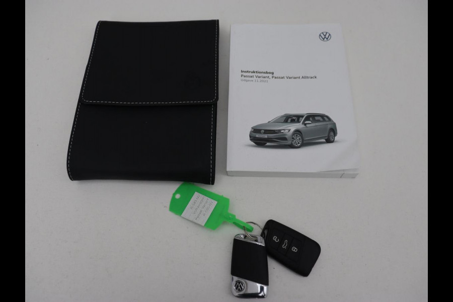 Volkswagen Passat 1.5 TSI Comfort Business | Stoelverwarming | Leder/Alcantara | Trekhaak | Adaptive cruise | Navigatie | Full LED | Parkeerhulp | Climate control | Bluetooth