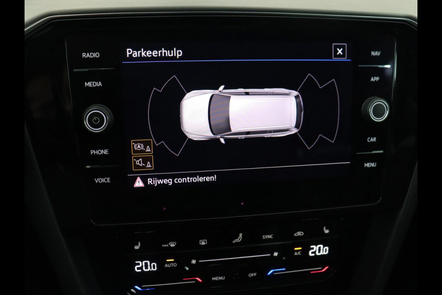 Volkswagen Passat 1.5 TSI Comfort Business | Stoelverwarming | Leder/Alcantara | Trekhaak | Adaptive cruise | Navigatie | Full LED | Parkeerhulp | Climate control | Bluetooth