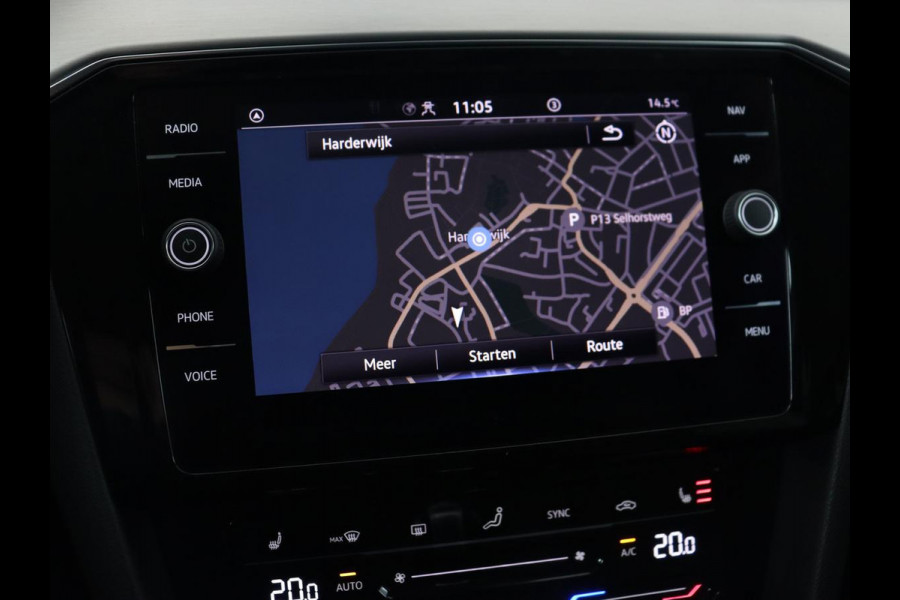 Volkswagen Passat 1.5 TSI Comfort Business | Stoelverwarming | Leder/Alcantara | Trekhaak | Adaptive cruise | Navigatie | Full LED | Parkeerhulp | Climate control | Bluetooth