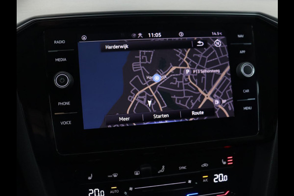 Volkswagen Passat 1.5 TSI Comfort Business | Stoelverwarming | Leder/Alcantara | Trekhaak | Adaptive cruise | Navigatie | Full LED | Parkeerhulp | Climate control | Bluetooth